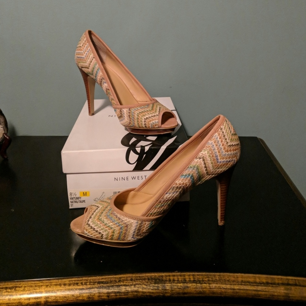 Multi color open toe shoe with box